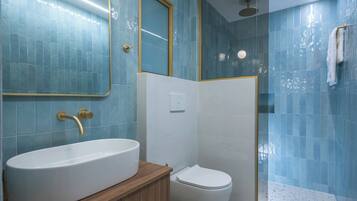 Lägenhet Deluxe - viss havsutsikt | Badrum | Tofflor