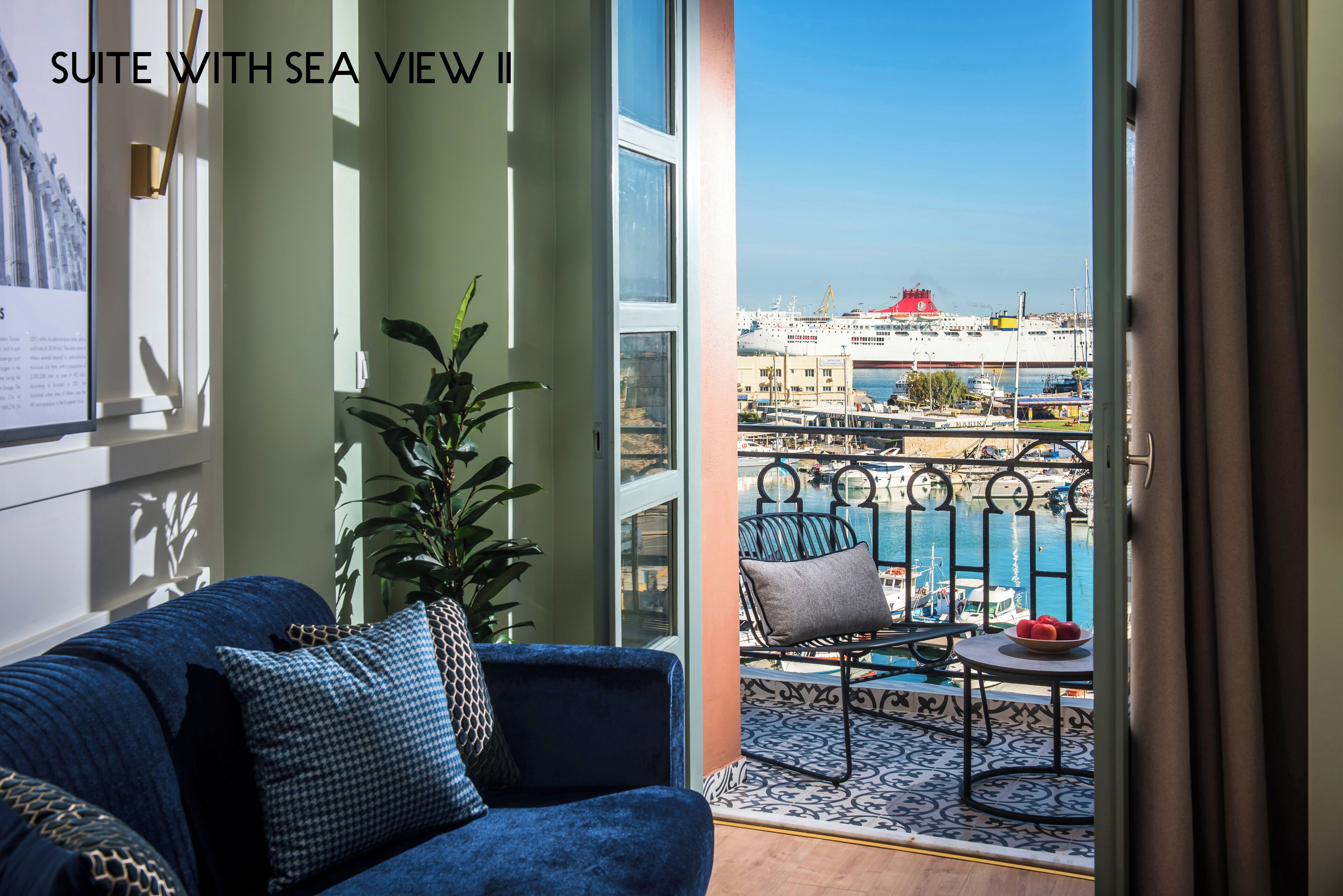 Leilighet – deluxe, sjøutsikt | Oppholdsområde | TV