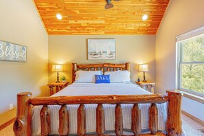 5 bedrooms, iron/ironing board, Internet, bed sheets