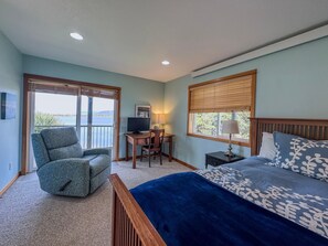 3 bedrooms, iron/ironing board, WiFi, bed sheets - Lakefront Beach Escape | Walk to Cape Meares Beach (Tillamook)