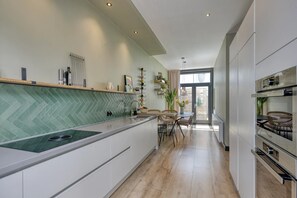 Private kitchen - Beautifully renovated 1900 mansion on the edge of downtown Hilversum (Hilversum)
