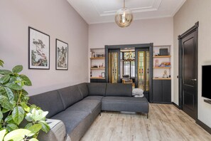 Smart TV - Beautifully renovated 1900 mansion on the edge of downtown Hilversum (Hilversum)