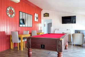 Bar en bord de piscine
