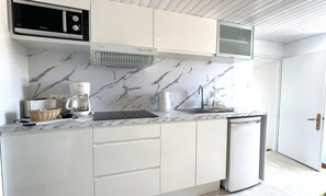 Estudio, vista al patio | Cocina privada | Periquera