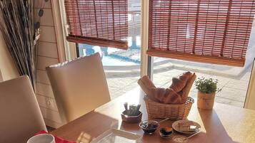 Kontinental frukost varje dag (EUR 13 per person)