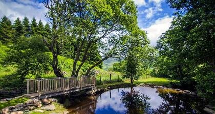 Wishing Well Cottage at Loch Tay & Hot Tub