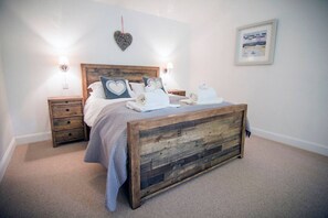 2 bedrooms, iron/ironing board, WiFi, bed sheets - Wishing Well Cottage at Loch Tay & Hot Tub (Perth and Kinross)