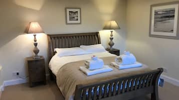 2 bedrooms, desk, iron/ironing board, travel crib