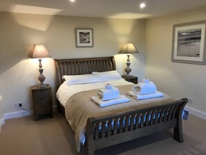 2 bedrooms, desk, iron/ironing board, travel crib