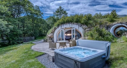 The Warren - Hobbit House & Hot Tub at Loch Tay