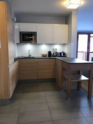 Kühlschrank, Mikrowelle, Geschirrspüler