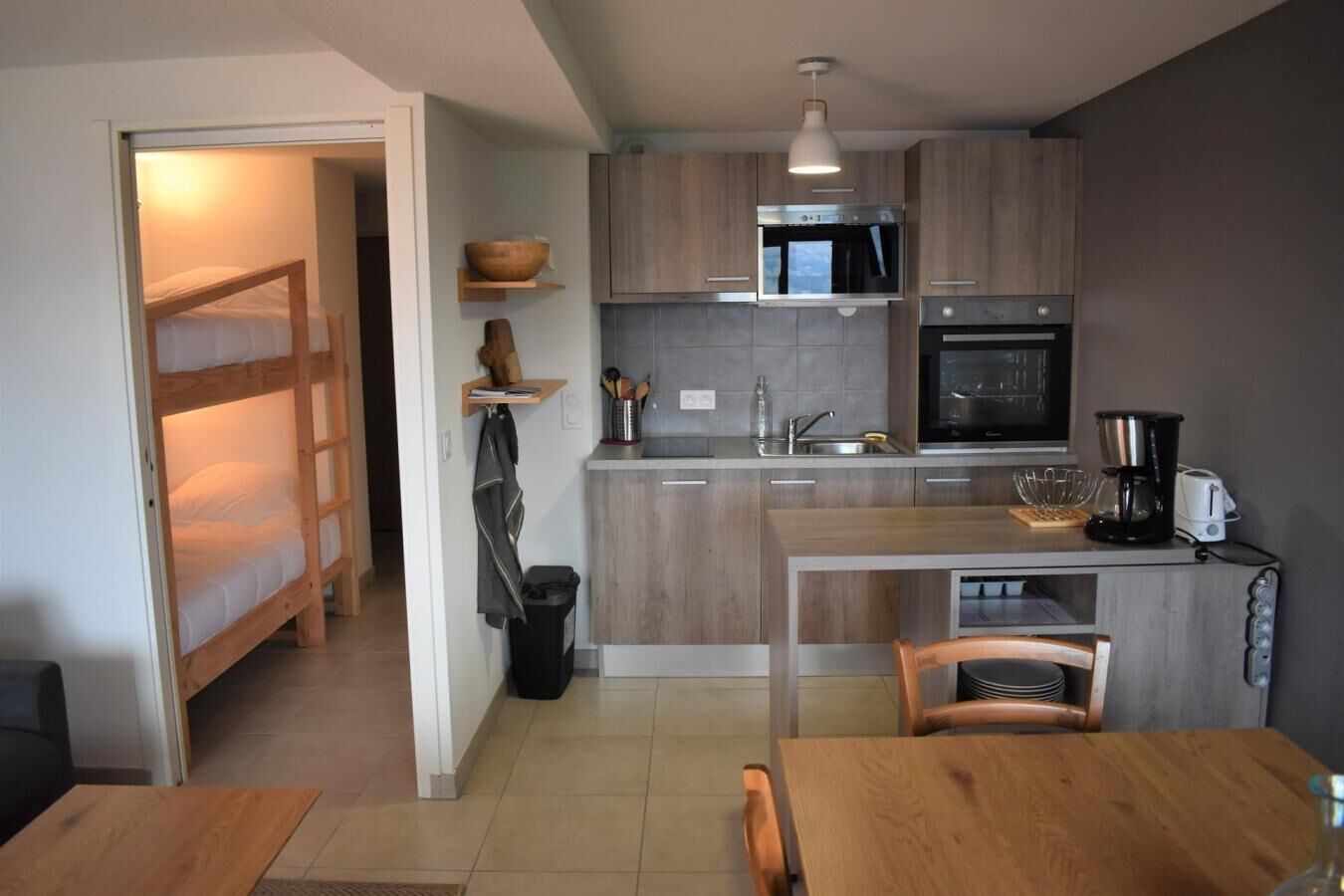 Fridge, microwave, oven, coffee/tea maker
