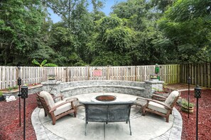 Bañera de hidromasaje al aire libre