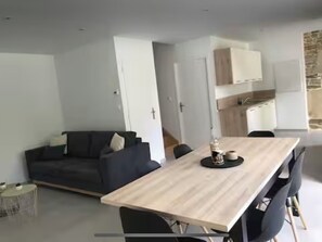 Télévision, table de tennis de table