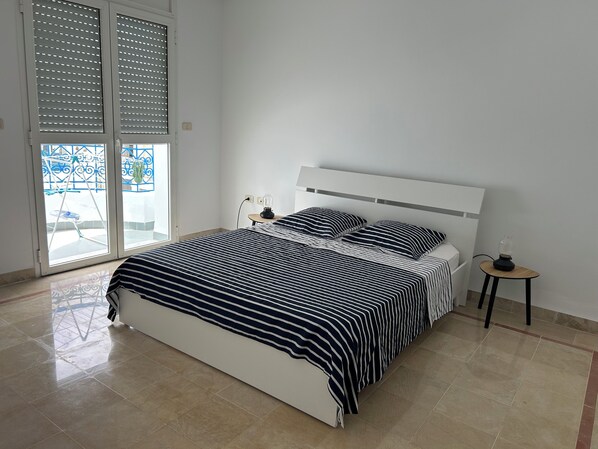 3 bedrooms, iron/ironing board, WiFi, bed sheets