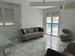 Living area - VERY LARGE SEASIDE APARTMENT HIGH STANDING CHOTT MERIEM (Hammam Sousse)