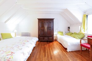 1 camera, ferro/asse da stiro, lenzuola