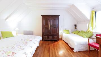 1 makuuhuone, silitysrauta/-lauta, vuodevaatteet