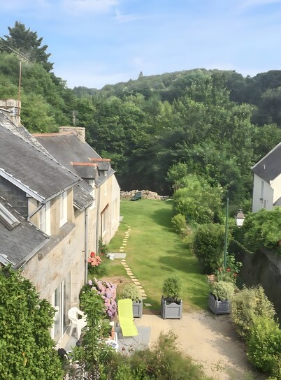 Les Gites du chaos d'Huelgoat – Renovated Former Bakehouse in Granite, Central & Peaceful
