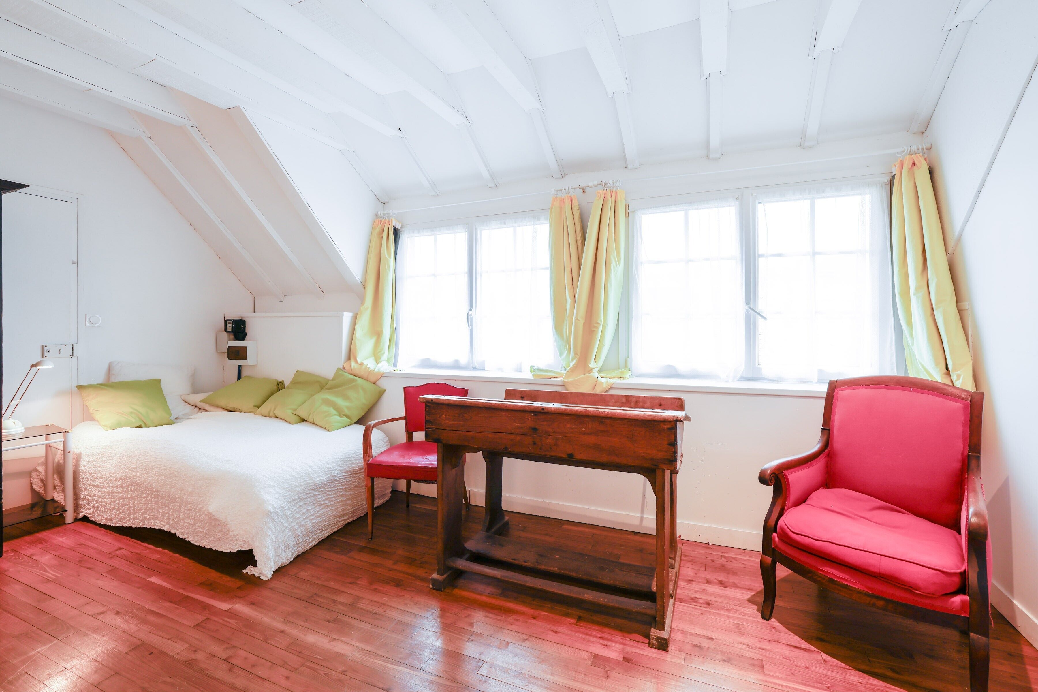 1 bedroom, iron/ironing board, bed sheets