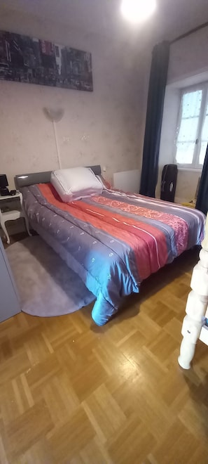 Bügeleisen/Bügelbrett, Reisekinderbett, kostenloses WLAN