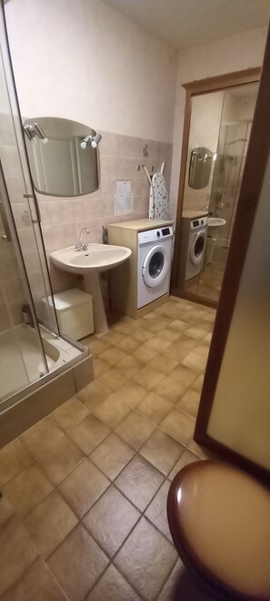 Douche, sèche-cheveux