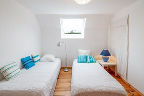 2 chambres, fer et planche à repasser, Wi-Fi, draps fournis