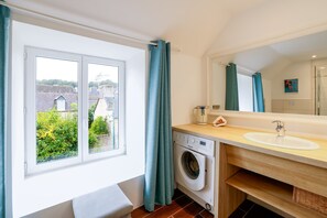 Regadera y secadora de cabello 