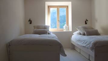 2 slaapkamers, een strijkplank/strijkijzer, wifi, beddengoed