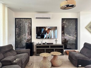 TV - Villa Valdivia, Serene Retreat w/ Private Pool, Nueva Romana (La Caña)