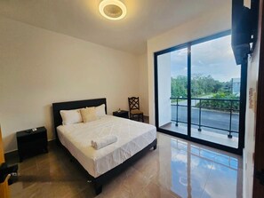 3 chambres, fer et planche à repasser, accès Internet, draps fournis