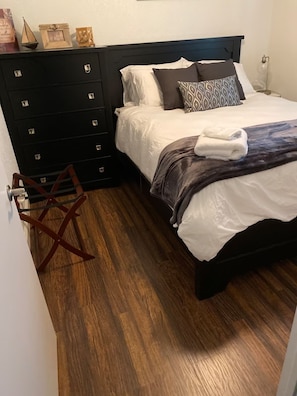 Iron/ironing board, travel cot, free WiFi, bed sheets