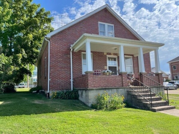 Exterior - Charming 2-bedroom house in fabulous downtown Hermann (Hermann)