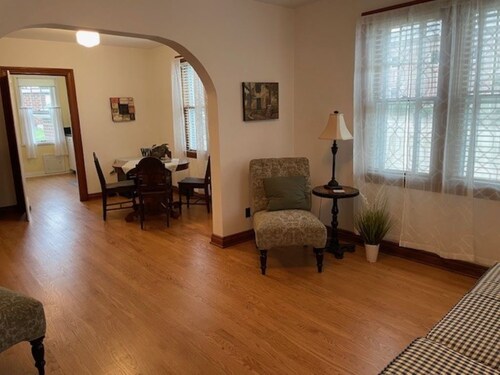 Charming 2-bedroom house in fabulous downtown Hermann