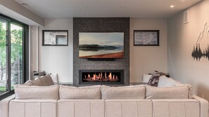 TV connectée, cheminée