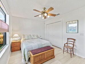 2 bedrooms, iron/ironing board, internet, bed sheets - Bright & Cozy 2BR/2BA Ranch Home – Prime Location in Village of Tall Trees! (The Villages)