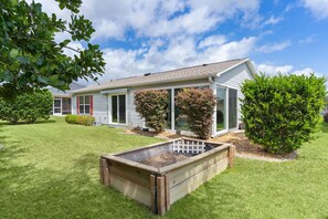 Property grounds - Bright & Cozy 2BR/2BA Ranch Home – Prime Location in Village of Tall Trees! (The Villages)