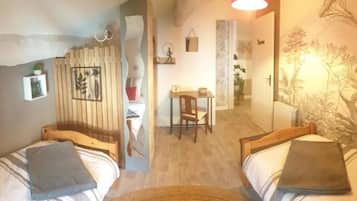 Chambre Standard avec lits jumeaux, vue jardin | Wi-Fi gratuit