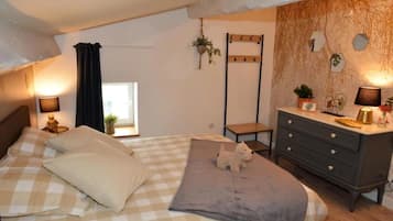 Family Room, Garden View | Free WiFi