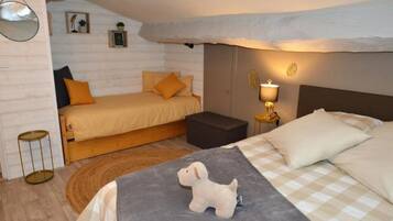 Family Room, Garden View | Free WiFi