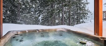 Cedar Nook: Cozy, Modern Retreat Minutes from Red Mountain Resort