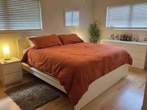 3 bedrooms, iron/ironing board, WiFi, bed sheets