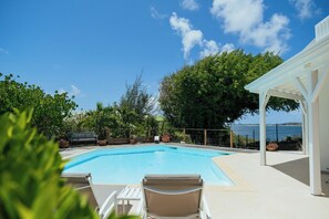 Outdoor pool, a heated pool - VILLA AUX OISEAUX, Exclusive Caribbean Villa with Views of Pinel Island (SAINT MARTIN)