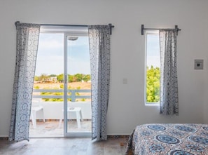 1 chambre, fer et planche à repasser, draps fournis