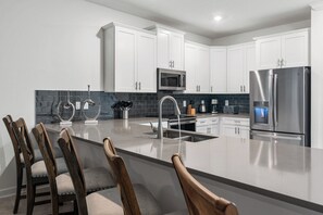 Private kitchen - 8BR Villa - Game Room & Themed Rooms (Kissimmee)