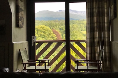 Highland Comfort With Mountain Views