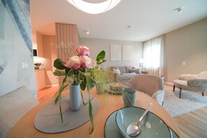 TV - Modern 101-Freiburg Apartment for 4 People with Terrace (Freiburg im Breisgau)