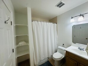 Handtücher, Seife, Toilettenpapier