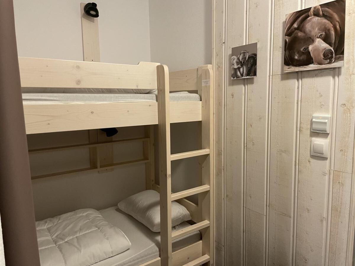 WiFi, bed sheets