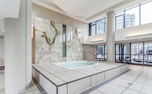 2-bedroom condo in Downtown Toronto with free parking